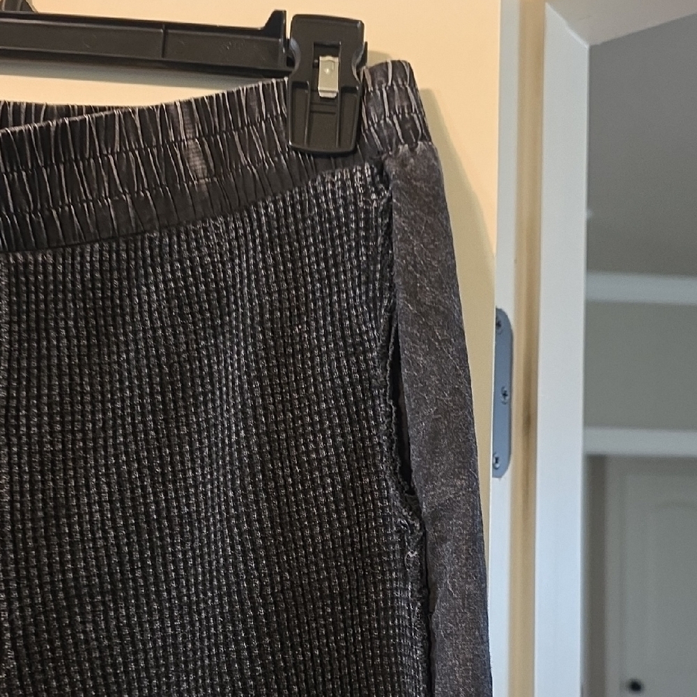 Oli & Hali Black Cropped Pants - Picture 5 of 10